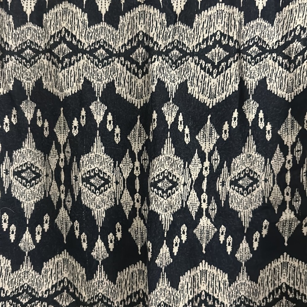 Patterned top - Picture 2 of 7